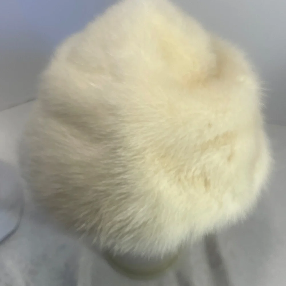 VINTAGE Cream Fur Hat from ORBACH’S OVAL ROOM 50’s -60’s.  Likely Mink.